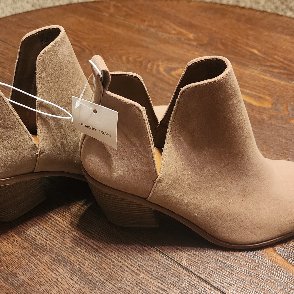 Universal Thread Light Brown Ankle Booties